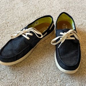Men’s TOM’S navy blue denim boat shoes. Barely worn. Excellent condition. Sz 8M